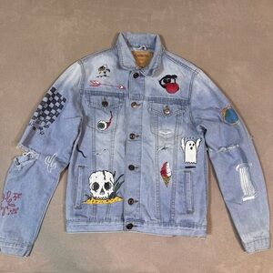 Carbon Savage Distressed Jean Light Wash Denim Jacket Novelty Print Size Small